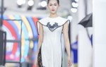 Hà Duy mang áo dài Thánh địa Mỹ Sơn trình diễn ở Trung Quốc