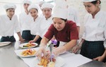 Tranh luận về việc có nên cho con đi học nghề khi hết lớp 9
