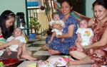 Cuộc sống bận rộn của bà mẹ sinh 5