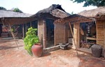 Khoảng trời trong veo nơi sân nhà xưa cũ