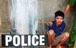 Khởi tố, bắt tạm giam nghi can dùng dao giết mẹ đẻ
