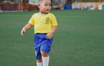 Cậu bé đi phượt từ 4 tháng tuổi lớn bổng trong bộ ảnh cổ vũ World Cup 2018