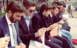 Đàn ông Mỹ đan len, xóa nhòa định kiến giới