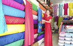 Làng lụa Vạn Phúc rực rỡ chưa từng thấy trong tuần lễ văn hóa sắc lụa nghìn năm