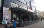 Khói mù mịt, chuông báo cháy chung cư không kêu và bảo vệ 40 phút mới vào được hiện trường
