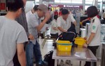Nữ nhân viên hàng không bị 2 hành khách đánh nhập viện