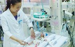 Hàng nghìn em bé hồi sinh nhờ thông tim, phẫu thuật tim
