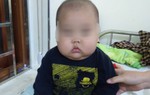 Cha mẹ tự mua thuốc trị ho, bé 17 tháng tuổi bị suy thượng thận cấp