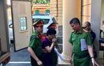 Vẻ tiều tụy của cựu ĐBQH Châu Thị Thu Nga trong phiên xử tội lừa đảo