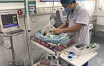 Sản phụ mang thai ngôi ngược, vỡ ối chân em bé thò cả ra ngoài