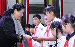 ‘Thắp sáng ước mơ’ cho hàng trăm trẻ em khó khăn, khuyết tật vùng dân tộc, miền núi