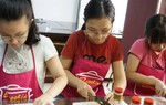 Trẻ chọn học nấu ăn thay vì chơi ipad