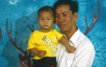 Giao lưu với cha con bé bị văng khỏi bụng mẹ