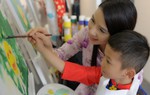 Khám phá lớp dạy họa sĩ nhí của diễn viên Lương Giang