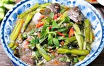 Canh chua cá rô đồng nấu lá giang đậm vị Nam bộ
