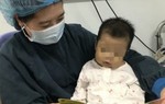 Bố hiến gan cứu con 1 tuổi là bệnh nhân nhỏ tuổi nhất được ghép gan