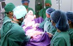 Mổ gấp cứu mẹ con sản phụ bị rau tiền đạo nguy hiểm