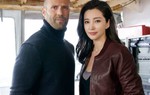 Nghẹt thở xem Lý Băng Băng và Jason Statham đấu với 'Cá mập siêu bạo chúa'
