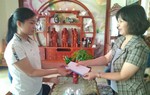 Hội LHPN huyện Đông Anh thăm hỏi, hỗ trợ các nữ tiểu thương chợ Tó bị hỏa hoạn