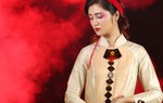 NTK Xuân Thu đưa sơn mài lên áo dài