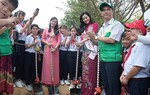 Á khôi Miss Photo Trần Đình Thạch Thảo trồng cây bảo vệ môi trường cùng học sinh Bình Dương