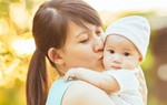 Những điều không được bỏ qua khi tắm nắng cho trẻ