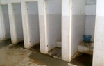 Hà Nội trang bị nhà vệ sinh di động cho các trường học