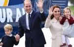 Vợ chồng Hoàng tử William và Công nương Kate Middleton chào đón con thứ 3