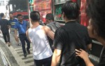 Người mẹ liều mình bế con nhảy lầu thoát khỏi đám cháy đang được cấp cứu tại bệnh viện