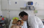 2 trường hợp suýt chết vì nhờ thầy lang tiêm thuốc