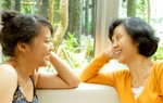 Bên mẹ nhiều hơn nữa dù bận rộn, trước khi mọi thứ trôi qua nhanh