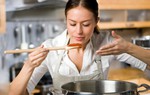 Bếp hồng của mẹ theo con sưởi ấm bữa cơm gia đình