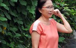 NSƯT Kim Xuân yêu mảng tường rào có cây hoa cát đằng