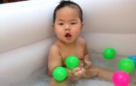Mẹ bỉm sữa đua nhau sắm bể bơi mini tại nhà cho con