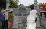 Trộm hài cốt đòi 2,5 tỷ tiền chuộc để trả nợ và bao bạn gái
