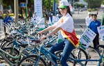 Hoa hậu Biển Thùy Trang đạp xe tuyên truyền về môi trường
