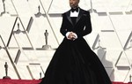 ‘Choáng’ với đầm quây ngực của nam diễn viên Billy Porter trên thảm đỏ Oscar