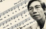 Dư luận dậy sóng vì dừng lưu hành ‘Màu hoa đỏ’