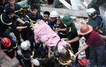 Thiếu nữ vụ sập nhà không phải cắt chân