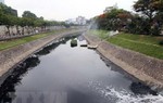 Kiểm tra nước sông Tô Lịch sau một tháng dùng công nghệ Nhật