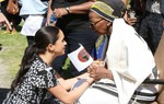 Vợ chồng Hoàng tử Anh Harry và Meghan Markle làm từ thiện ở Nam Phi