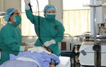  Nhiễm trùng phế quản vì 'chung sống' với xương cá