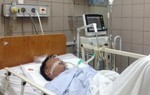  Rắn bò vào nhà cắn người nguy kịch