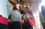 Đi lễ chùa giờ hành chính, nữ hiệu trưởng bị giáng chức