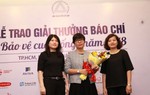 Nữ nhà báo nhận giải 'Nhà báo của năm' viết về ngành bảo hiểm nhân thọ