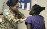Bác sĩ Việt được tặng bò khi giúp vợ thống đốc ở Nam Sudan 'mẹ tròn con vuông'