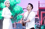 ‘Yêu nữ’ Vũ Hạnh Nguyên bất ngờ nền nã, song ca với Nguyễn Đức Cường
