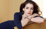 Xem Anne Hathaway 'thất tình rồi giải cứu thế giới'