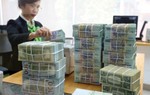 Ngân hàng ồ ạt tăng lãi suất tiền gửi để 'hút' tiền nhàn rỗi trong dân