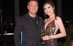 Hoa hậu Phan Hoàng Thu sexy, thân mật bên danh thủ Michael Owen